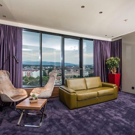 Ambasador Hotel Nisz Zewnętrze zdjęcie Suite