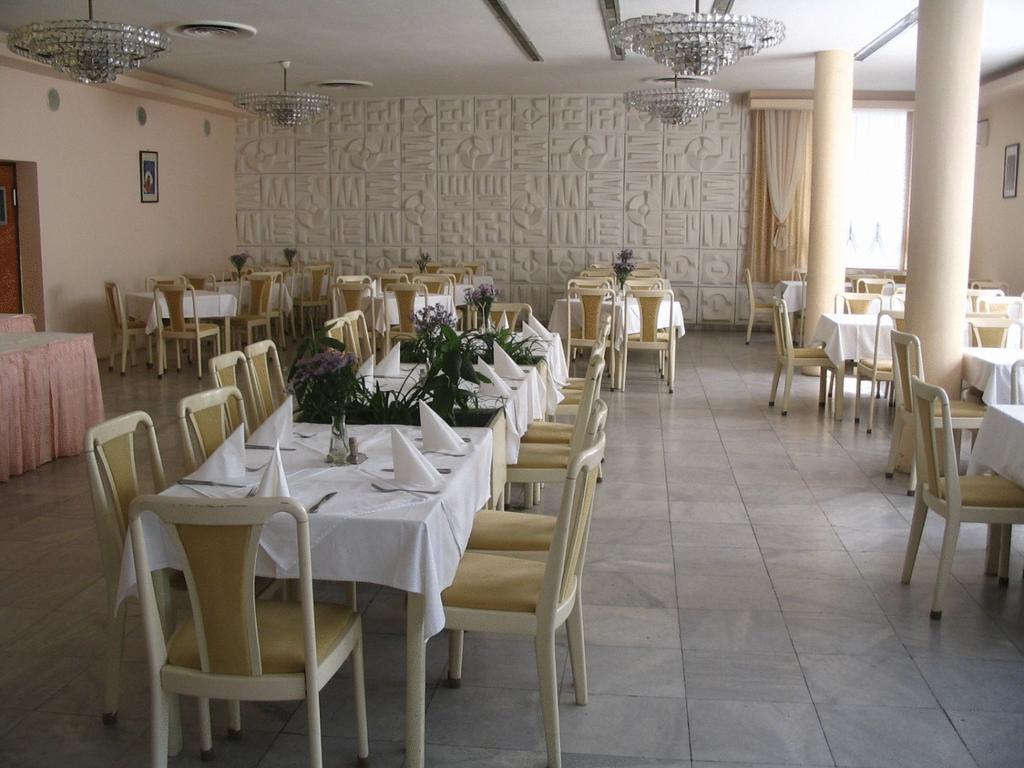 Ambasador Hotel Nisz Restauracja zdjęcie Restaurant